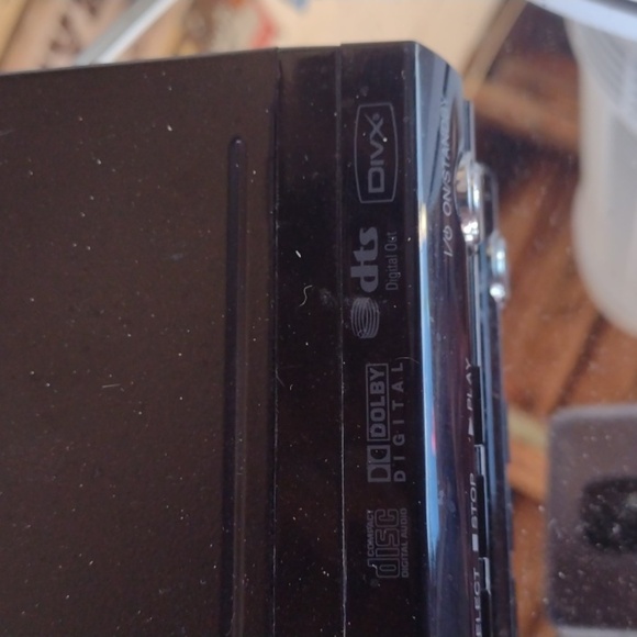 Toshiba DVD/CD Player SD-6100 - Picture 4 of 6